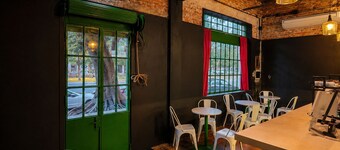 Complex, ideal for delegations, teams, travel groups or contingents.