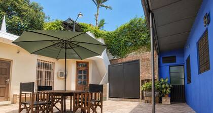 Complex, ideal for delegations, teams, travel groups or contingents.