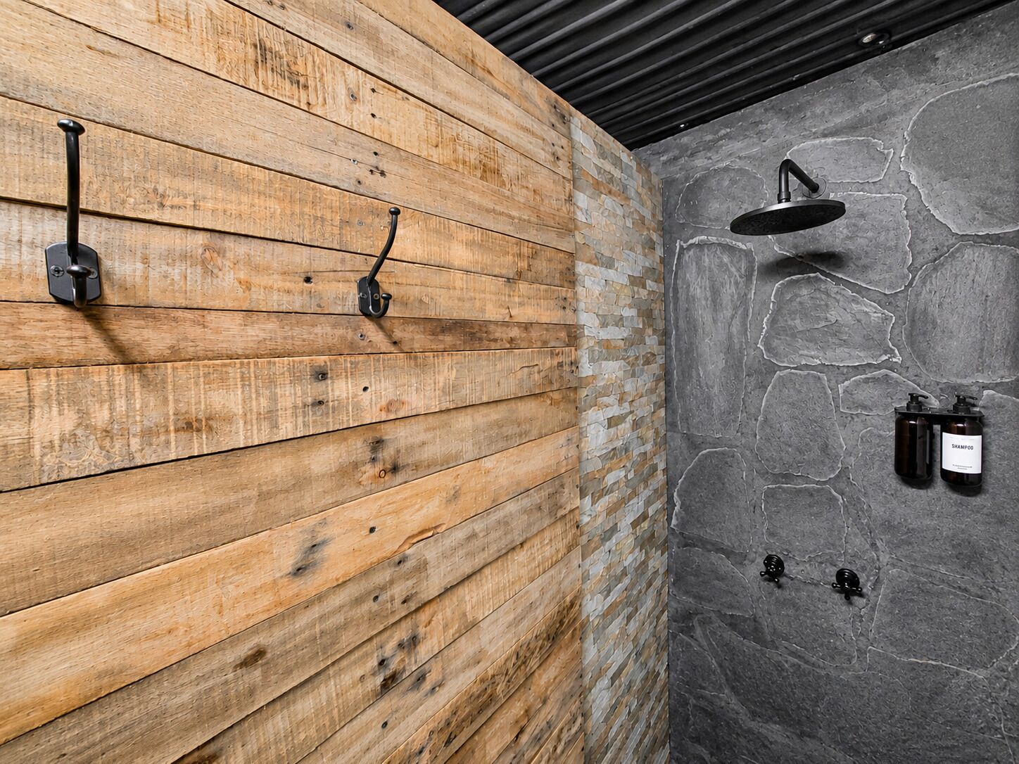 Dusche, Haartrockner, Bidet, Handtücher