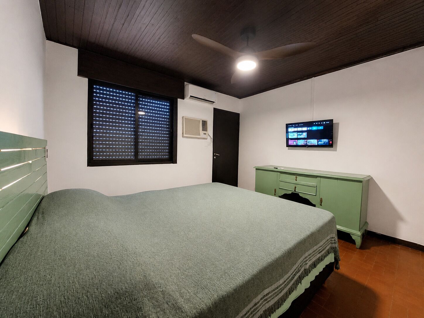 5 chambres, fer et planche à repasser, Wi-Fi, draps fournis