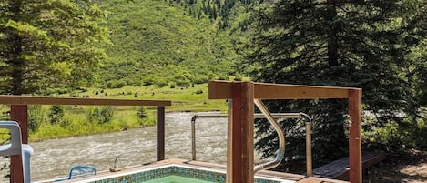 Bain à remous extérieur