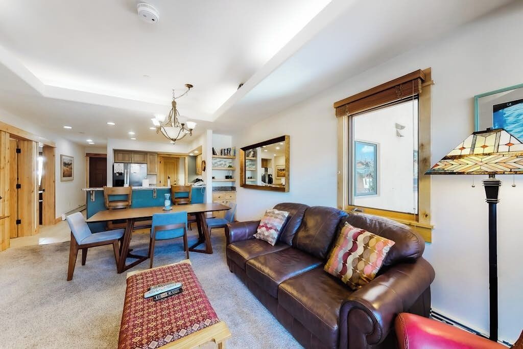 Canyon Creek A205 - Idyllic Ski Condo W/ Fast Wifi & A Gas Fireplace Plus Shared Pool & Hot Tub - Steamboat Springs, CO