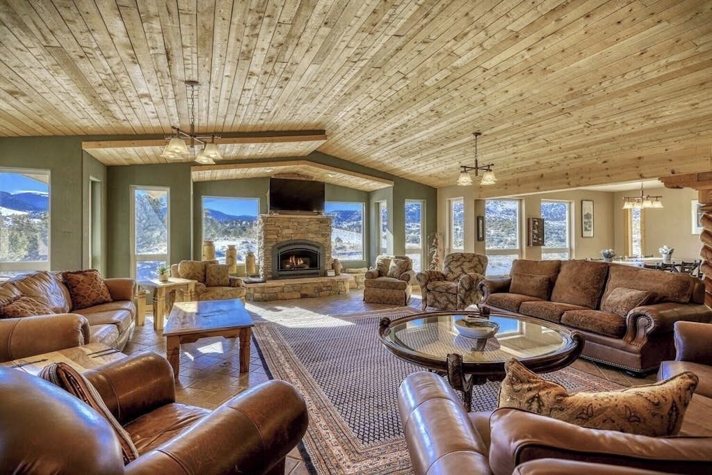TV, fireplace, DVD player, books