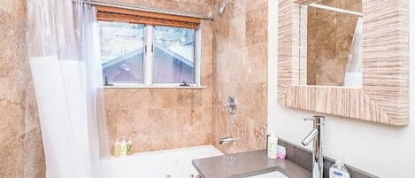 Douche, serviettes fournies