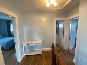 4 slaapkamers, een strijkplank/strijkijzer, wifi, beddengoed