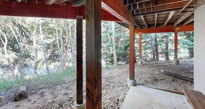 Cozy Alpine Studio w/ High-End Mattresses, Hot Tub & Full Kitchen
