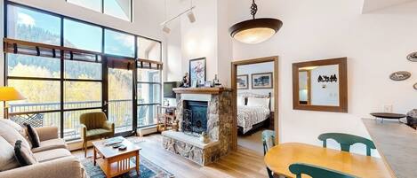 TV, fireplace