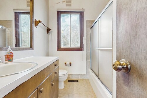 Spacious Mountain Lodge-Style Home with Free WiFi - Nearby Ski Access