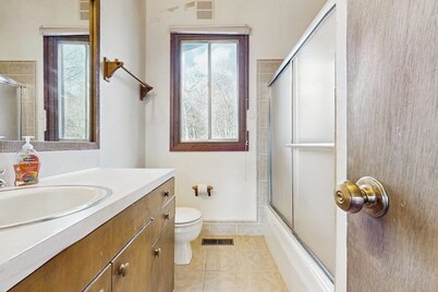 Spacious Mountain Lodge-Style Home with Free WiFi - Nearby Ski Access