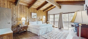 Spacious Mountain Lodge-Style Home with Free WiFi - Nearby Ski Access