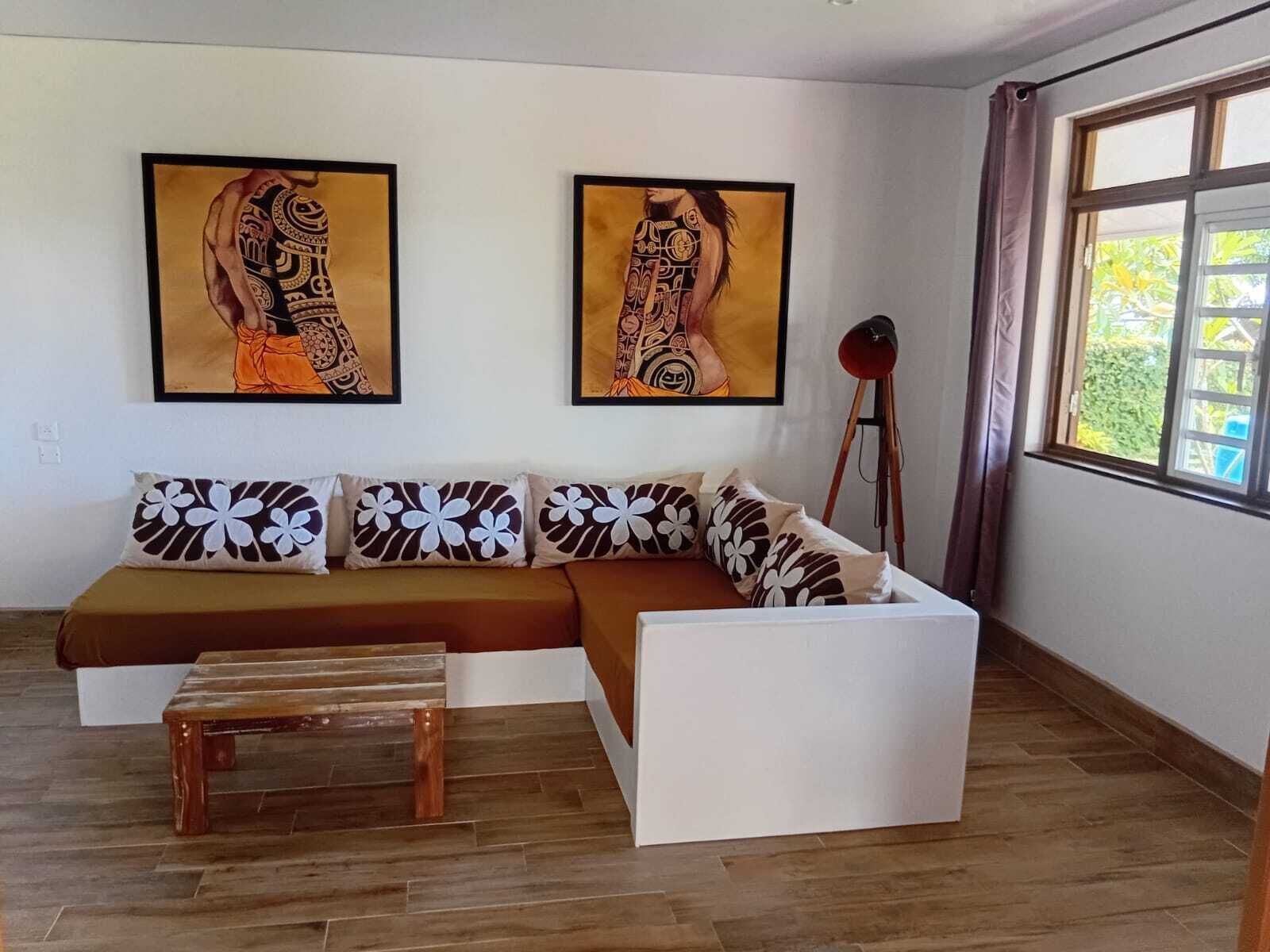 Comfort Room | Living area
