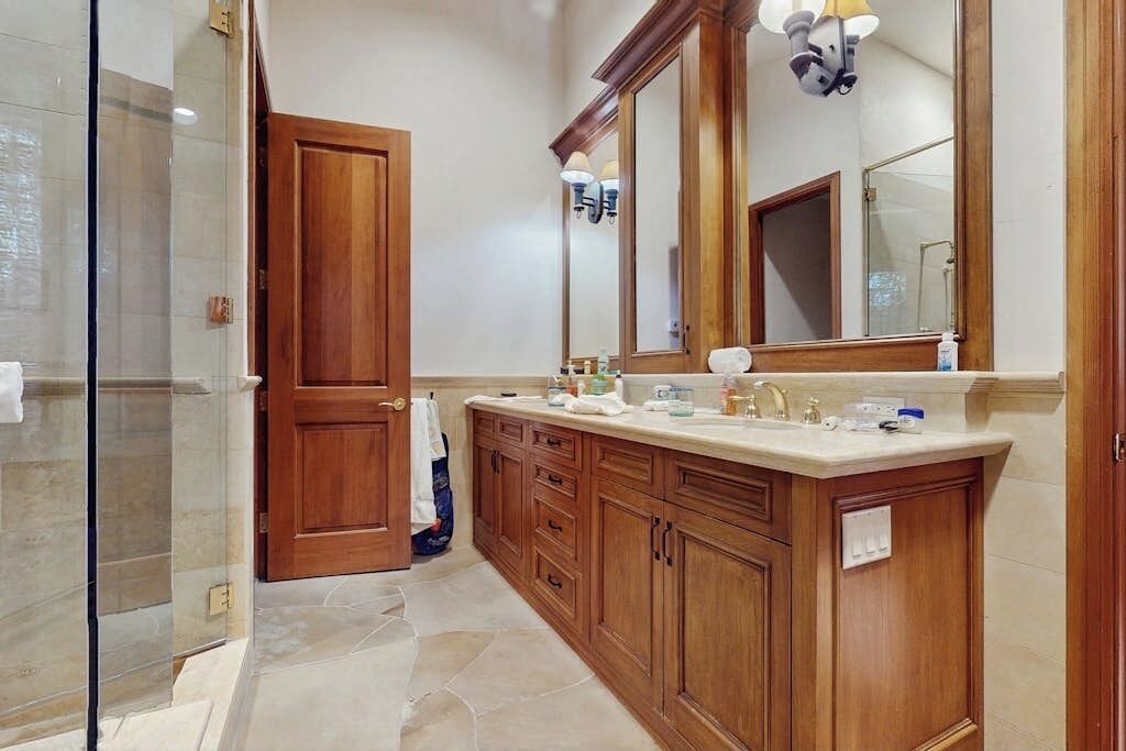 Shower, towels
