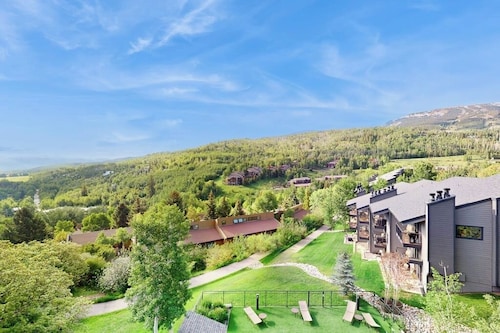 Stunning Mountain-View Snowmass Condo with Pool, Hot Tub, & Sauna Ac