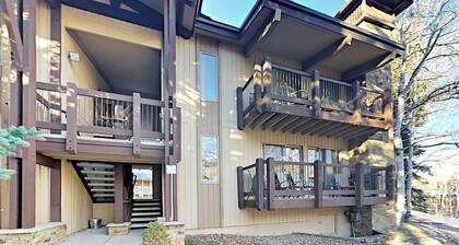 Welcoming mountain suite with balcony & fireplace