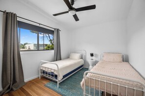 3 chambres, fer et planche à repasser, Wi-Fi, draps fournis