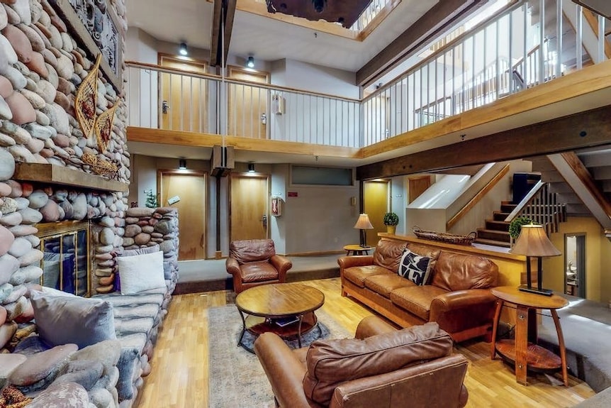 Main Street Room - Hot Tub & Pool - Walk To Lifts, Dog-friendly, Second Floor - Aspen, CO