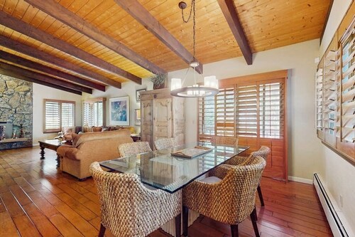 Fantastic Aspen Gem Near Downtown w/ Free WiFi, Large Deck & Skiing Nearby