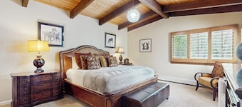 Fantastic Aspen Gem Near Downtown w/ Free WiFi, Large Deck & Skiing Nearby