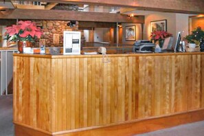 Lobby - Main Street gem - pool & hot tub - walk to lifts, dog-friendly, balcony (Aspen)