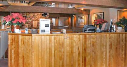 Main Street gem - pool & hot tub - walk to lifts, dog-friendly, balcony