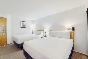 Room - Main Street stay - pool & hot tub - walk to lifts, dog-friendly, third floor (Aspen)