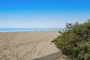 Beach - Fun and retro split-level studio conveniently close to Santa Barbara (Carpinteria)