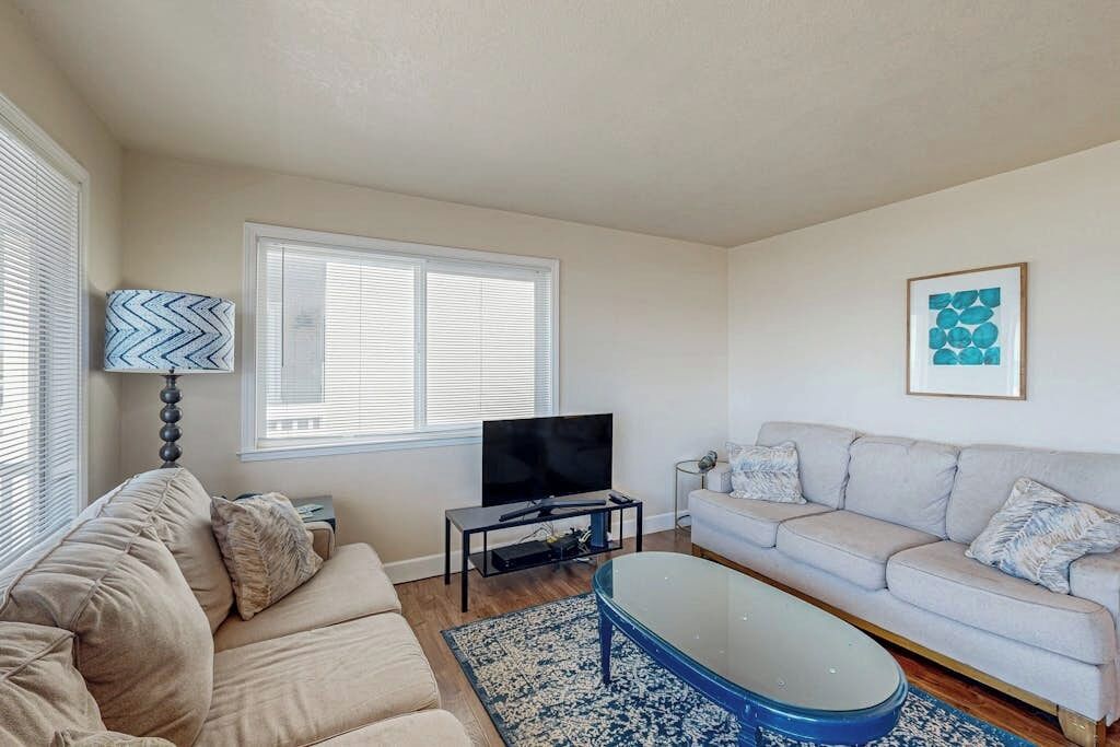 Charming, Two-story Home With Deck, Grill, And Ocean Views - Morro Bay, CA
