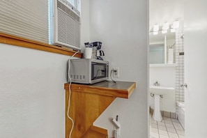 Interior - Main St. room - pool & hot tub - walk to lifts, dog-friendly, ground-floor (Aspen)