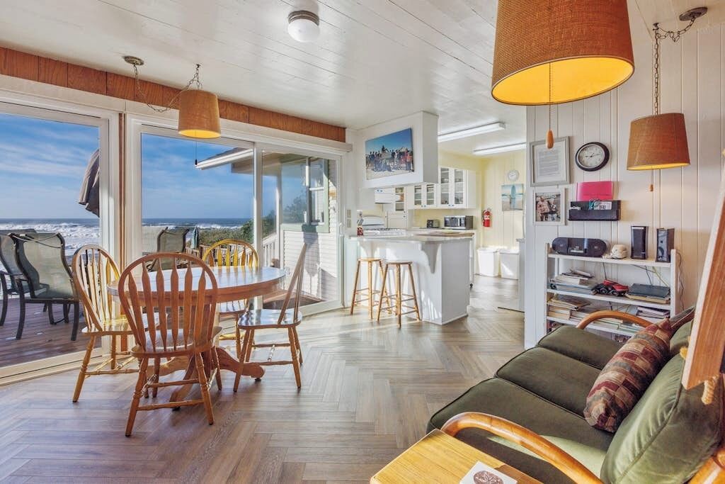Lovely Beachfront Home With Stunning Ocean Views & Private Yard - Cayucos, CA