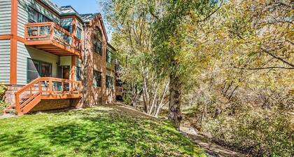 Beautiful, waterfront condo w/ an updated interior and a gas fireplace