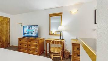 Iron/ironing board, travel cot, free WiFi, bed sheets