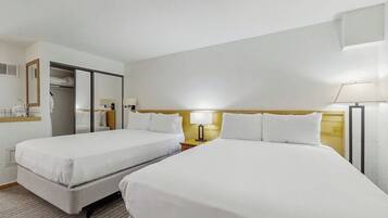 Bügeleisen/Bügelbrett, Reisekinderbett, kostenloses WLAN, Bettwäsche