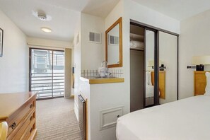 Iron/ironing board, travel cot, free WiFi, bed sheets