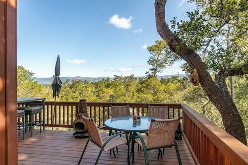 The Silver Lady | Retro-Chic Retreat w/ Huge Mountain-View Deck | Near Beach