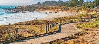The Silver Lady | Retro-Chic Retreat w/ Huge Mountain-View Deck | Near Beach