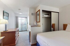 Bügeleisen/Bügelbrett, Reisekinderbett, kostenloses WLAN, Bettwäsche