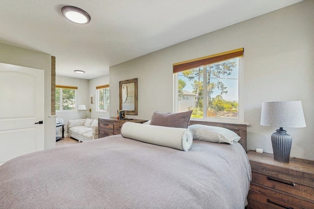 3 bedrooms, desk, iron/ironing board, free WiFi