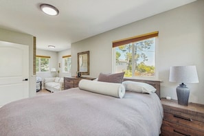 3 bedrooms, desk, iron/ironing board, free WiFi