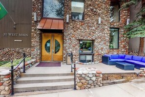 Exterior detail - Main Street room - hot tub & pool - walk to lifts, dog-friendly, ground-floor (Aspen)