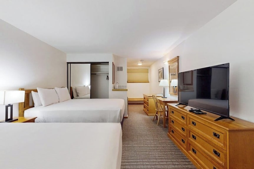 Main Street Room - Hot Tub & Pool - Walk To Lifts, Dog-friendly, Ground-floor - Aspen, CO