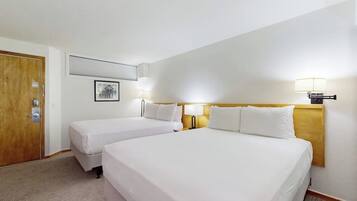 Bügeleisen/Bügelbrett, Reisekinderbett, kostenloses WLAN, Bettwäsche