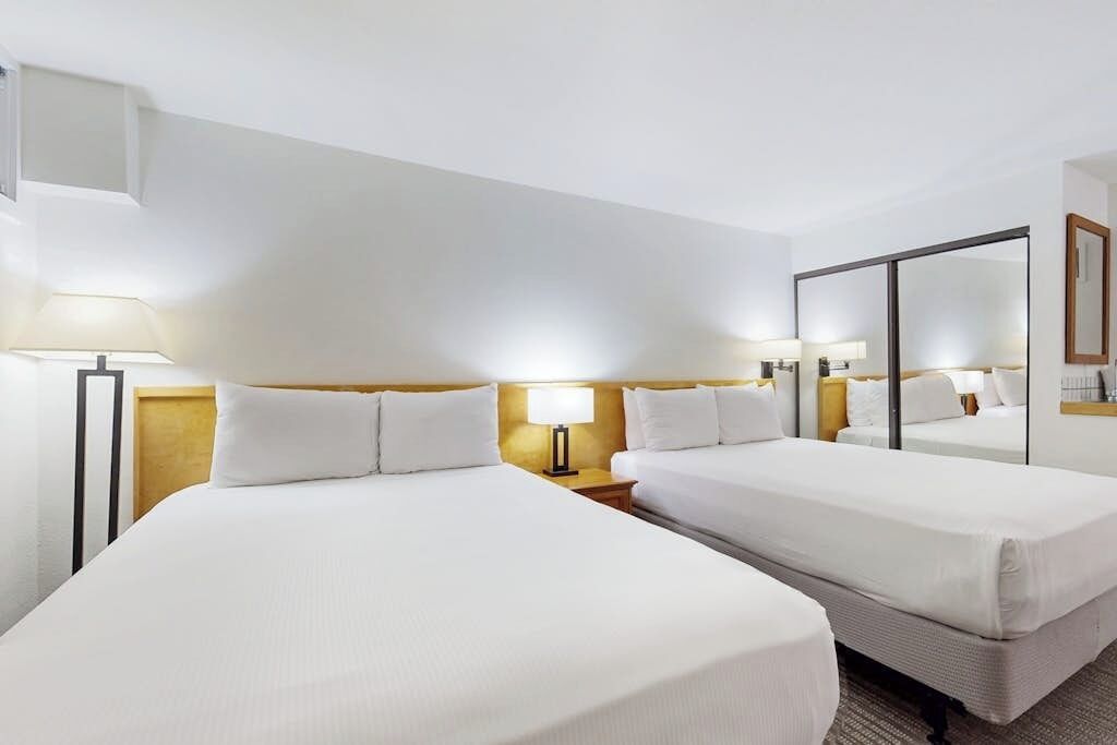 Bügeleisen/Bügelbrett, Reisekinderbett, kostenloses WLAN, Bettwäsche