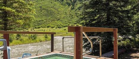 Bain à remous extérieur