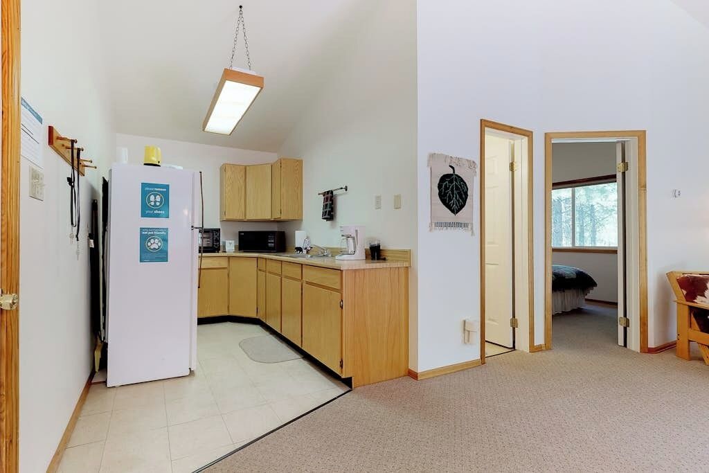 Fridge, microwave, coffee/tea maker, toaster
