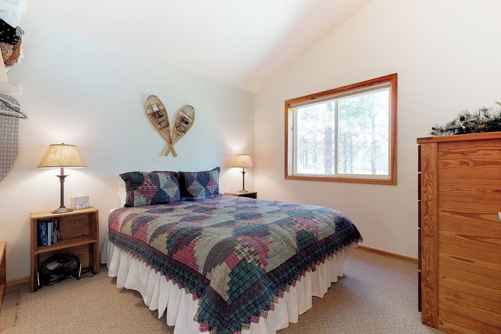 5 bedrooms, iron/ironing board, free WiFi, bed sheets