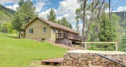Waterfront cabins next to nature preserve - private hot tub & river views