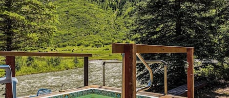 Bain à remous extérieur