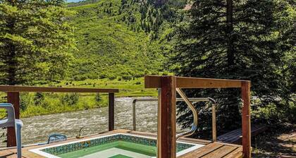 Rustic cabin with shared hot springs on the Crystal River