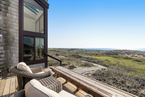 Luxury, secluded home with direct beach access, amazing views, & pool