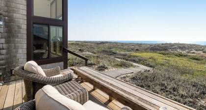 Luxury, secluded home with direct beach access, amazing views, & pool